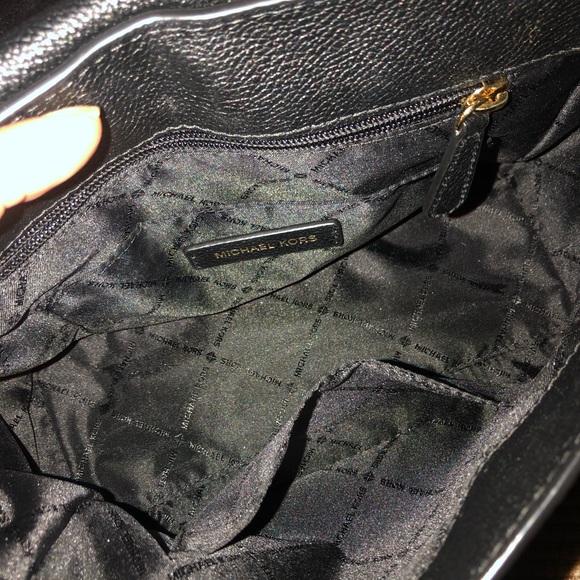 Sold-💯 Authentic Michael Kors crossbody handbag - Picture 3 of 6